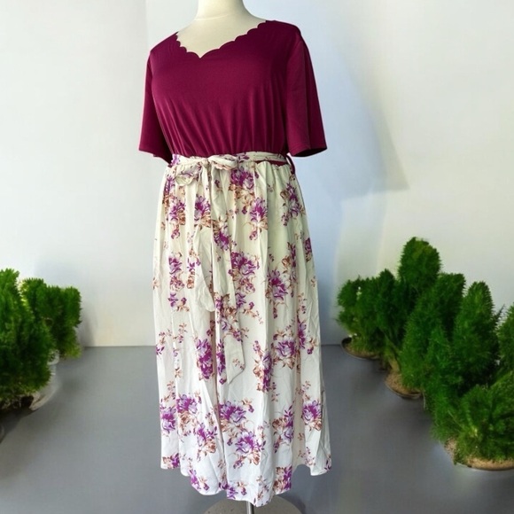 NWT!Floral Maxi Dress with Scalloped Neckline size 22-24 or 3X - Picture 4 of 9